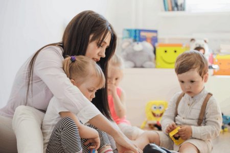 Bəzi valideynlər niyə əcnəbi dayə ARZUSUNDADIRLAR?