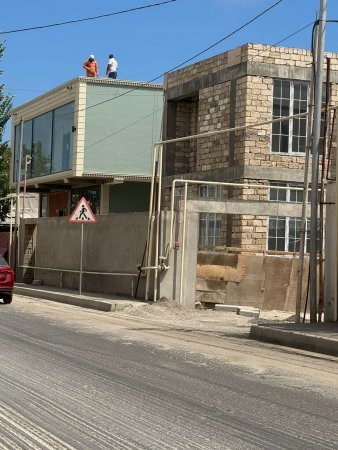 Nizami rayonunda qanunsuz tikintiyə hansı məmur icazə verib?