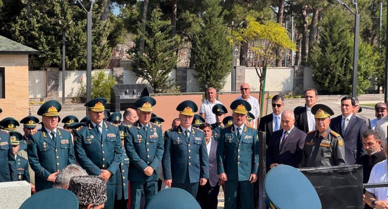 Əli Nağıyev, Zakir Həsənov və Elçin Quliyev GENERALIN DƏFNİNDƏ – FOTOLAR