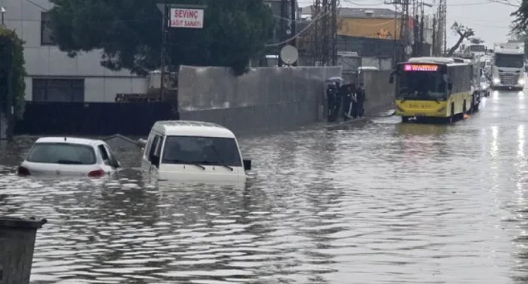 İstanbulda sel fəlakəti: Ölənlərin sayı artdı – YENİLƏNDİ