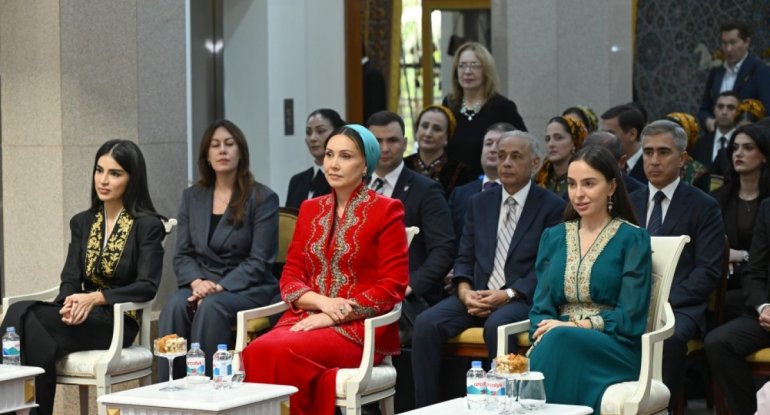 Leyla Əliyeva Aşqabadda Milli Türkmən Xalçası Muzeyində olub